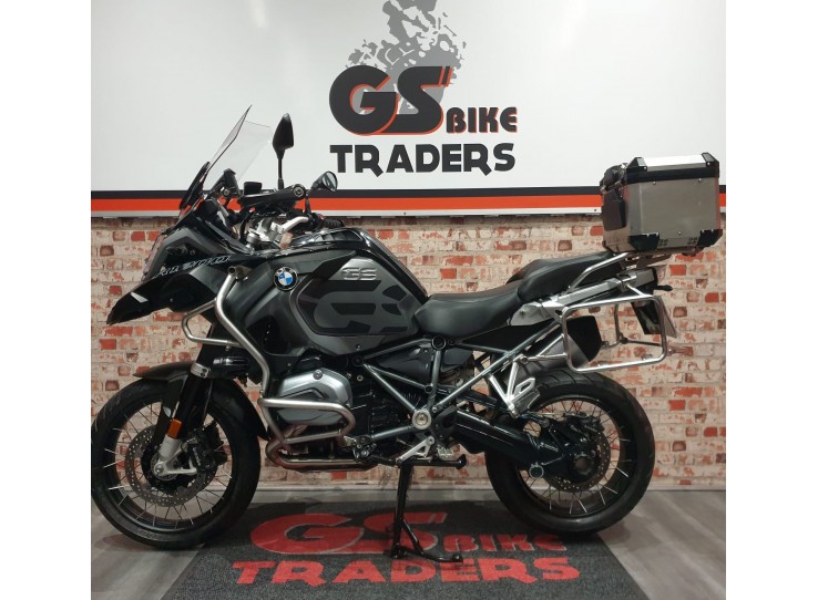 ARRIVING SOON  - GSA 1200 2018 TRIPLE BLACK WITH 41400 km, Top box