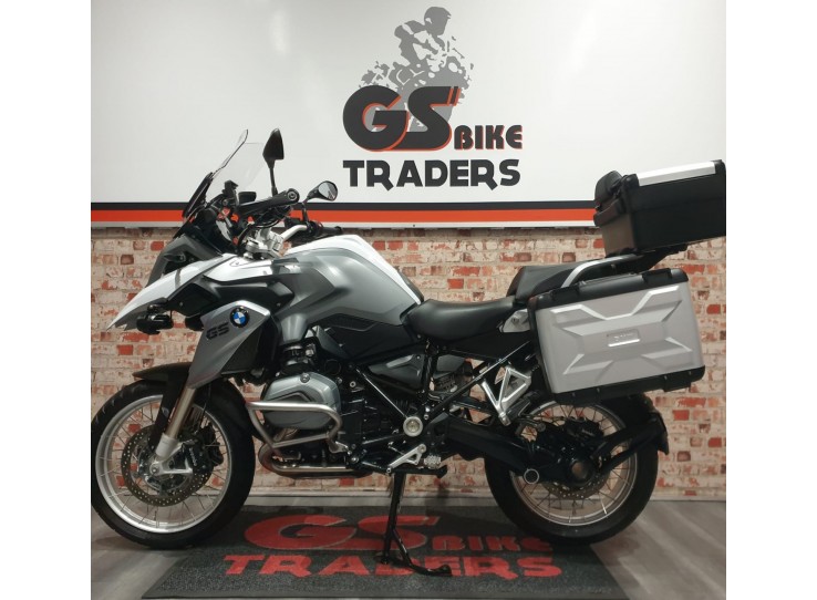 BMW GS 1200, 2016 ONLY 7600 km, BMW Top box and panniers - 1 OWNER BIKE !!!!