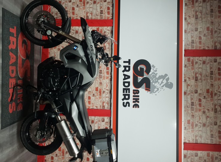 - 2009 BMW GS 800, ONLY 40000km, with Top box