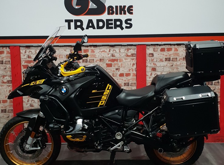 2021 ( 2022 SPEC ) BMW GSA 1250, 40 YEARS EDITION, ONLY 14900km , BMW original Top box and panniers