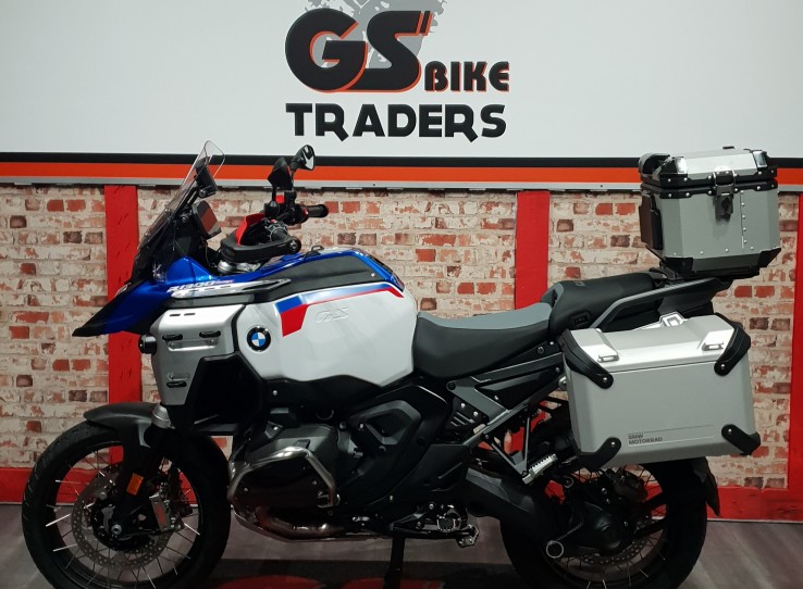 2025 BMW GSA 1300 TROPHY COLOURS,  1 OWNER, ONLY 2364km, Akrapovic and Top box and BMW original pannier set
