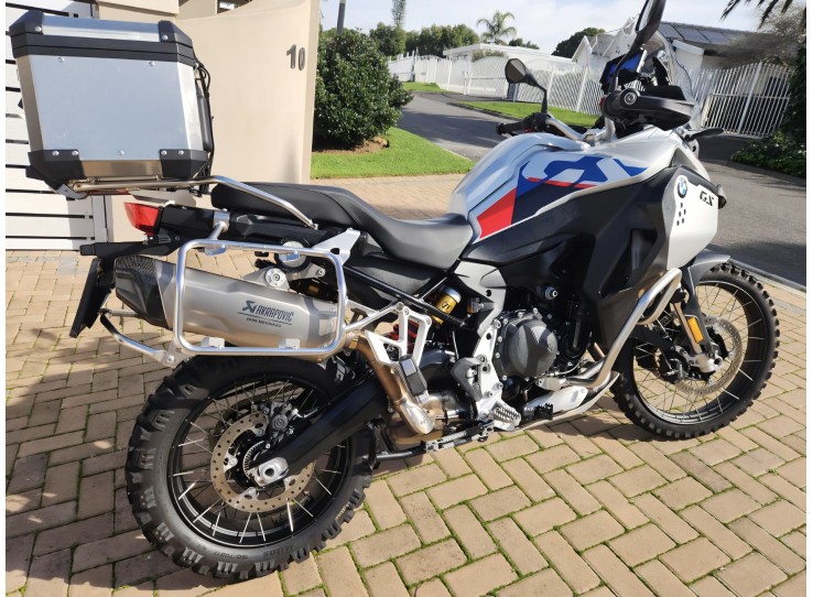 ARRIVING SOON  - 2025 BMW GSA 900, ONLY 4200km, AKRAPOVIC and BMW original Top box