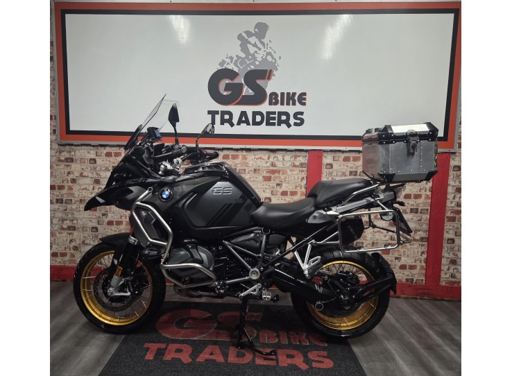 ARRIVING SOON  - 2022 BMW GSA 1250, Triple Black,  ONLY 1630 km !! AS NEW , with Top box