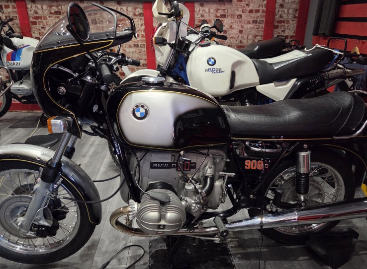 - 1974 BMW R90S, Full restoration - BEAUTIFUL BIKE !!!